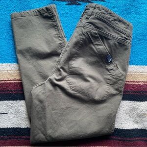 The North Face Women’s khaki Pants. 100% Cotton. Size 2. Skinny ankle. Pockets